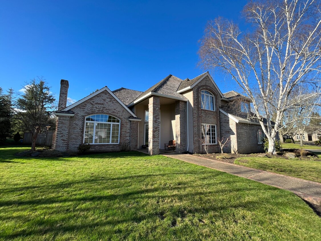 Primary Photo - Paradise 4 Bed + 4 Bath Built on Two Lots ...