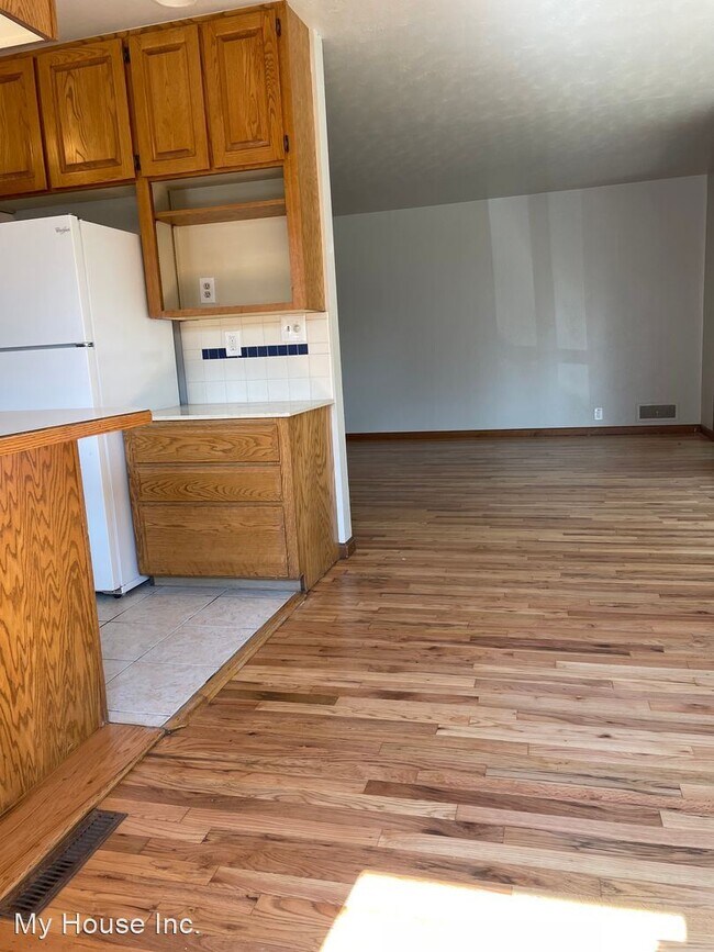 Building Photo - 5 br, 3 bath House - 1833 Broadview Place