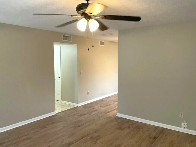 Foto del edificio - 313 Spring Creek Ave