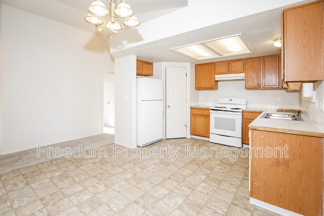 Building Photo - 2135 S Crimson Rose Way