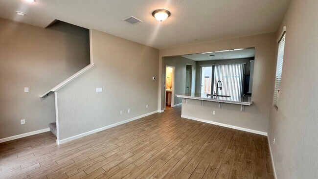 Building Photo - Must See! 3 bedroom, 2 bathroom located in...