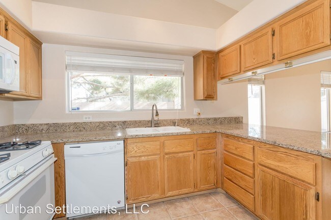 Foto del edificio - 2035 E Warm Springs Rd