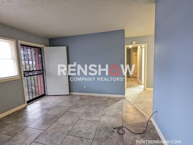 Foto del edificio - 339 Stoneham - Upgraded 3 Bed / 1.5 Bath i...