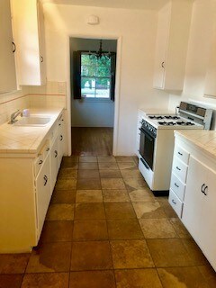 Kitch w/ lndry hook-ups - 1231 Devon Ave