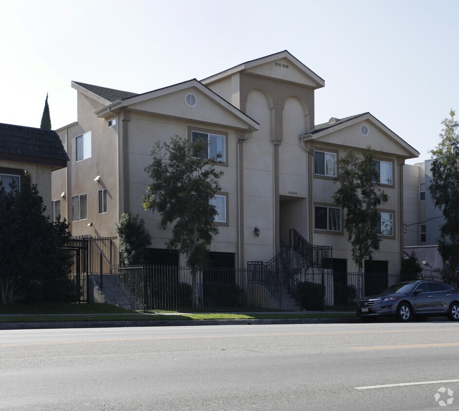 13430 Victory Blvd, Van Nuys, CA 91401 Apartments in Van Nuys, CA