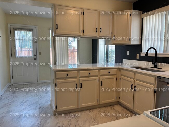 Building Photo - 2010 S Xenia Way