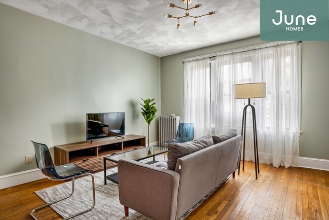 Foto del edificio - ROOM ONLY in 3-bed/2.0-bath Home