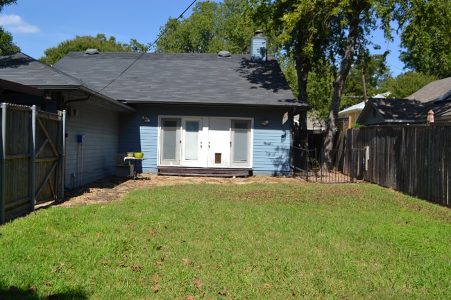 Building Photo - 5614 Victor St