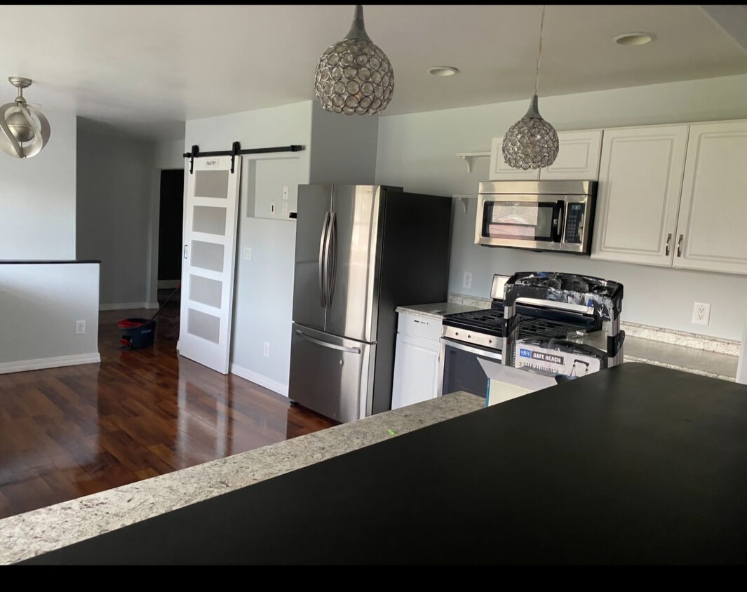 Foto principal - Newly renovated 5 Bedroom!