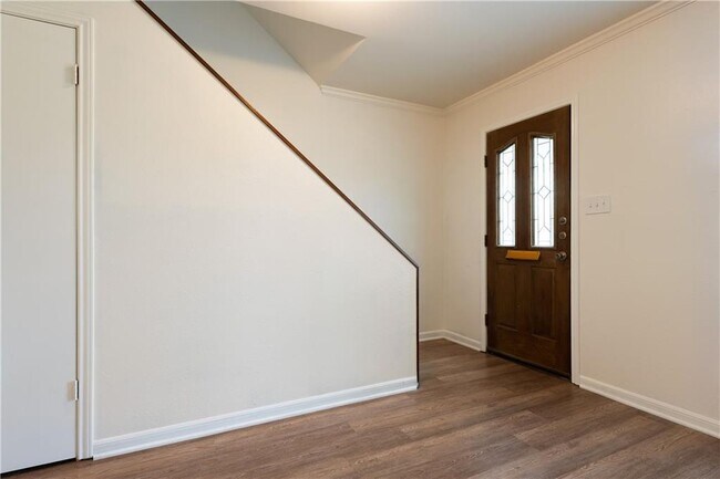 Foto del edificio - 6107 Bullard Dr