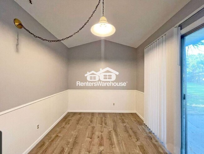 Foto del edificio - 32 Woodpecker Ridge Rd