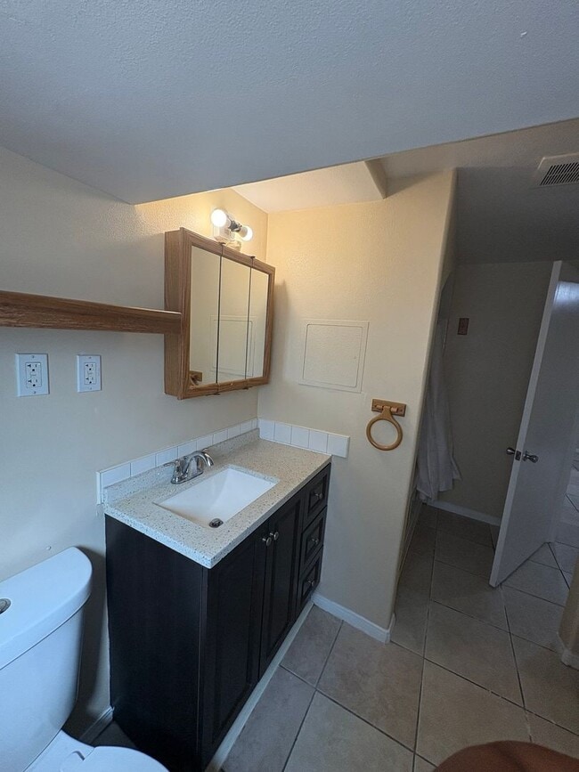 Photo - 377 Douglas St Apartment