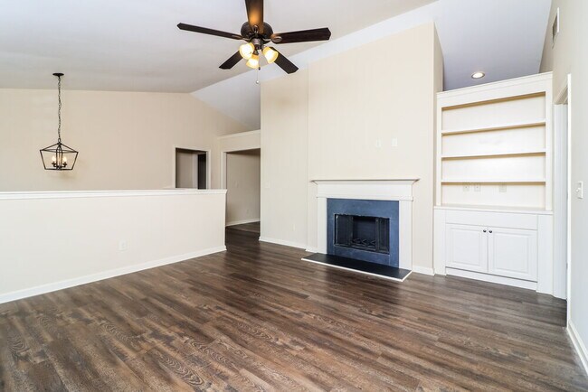 Building Photo - 913 West Ave