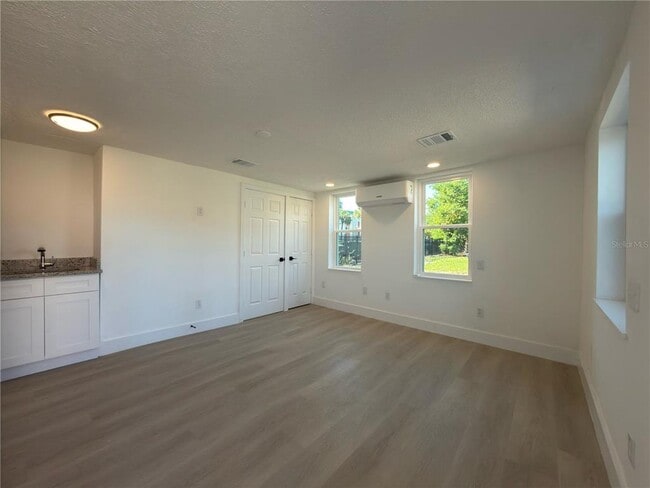 Building Photo - 401 E Columbus Dr
