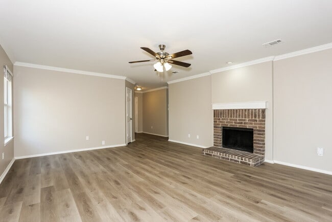 Building Photo - 10321 Fossil Valley Dr