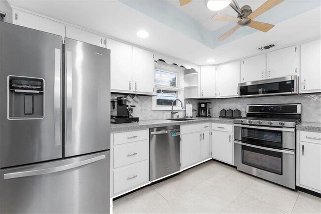 Building Photo - 2251 Pinehurst Rd