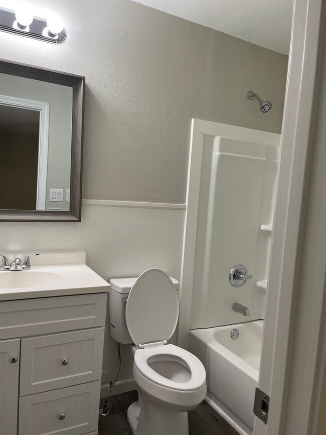 Foto del edificio - 3 Bedroom House Within Walking Distance of SFA