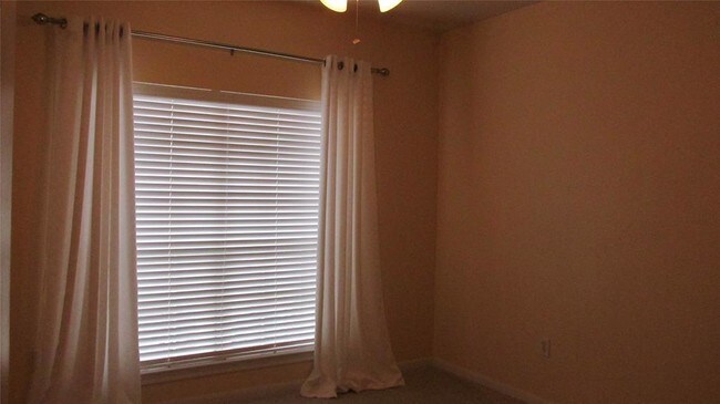 Foto del edificio - 2815 Kings Crossing Dr