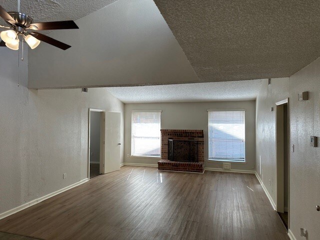 Foto del edificio - 23711 Farm Hill Dr