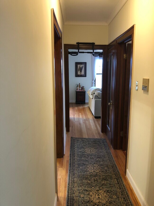 Foto del edificio - 2219 W Montrose Ave