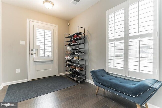 Building Photo - 3 br, 2.5 bath House - 2922 Pinebrook Rd