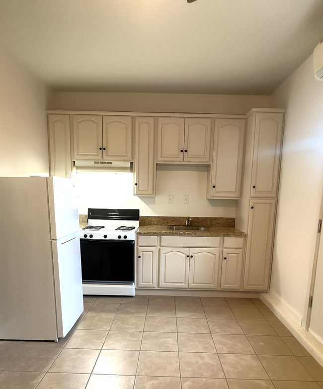 Building Photo - 12990 Excalibur Dr