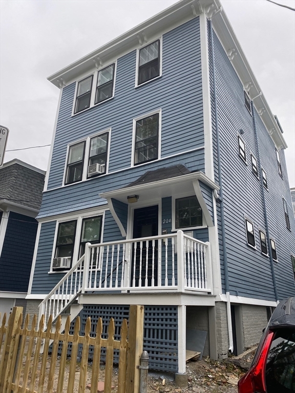 Building Photo - 208 Banks St