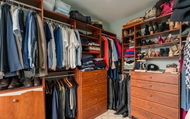 Building Photo - 123 Charles St