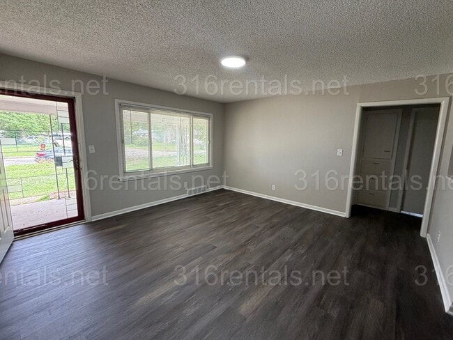 Building Photo - $1445 -** COMING SOON** 4 bedroom / 2 bathroom - Beautiful Single Family Home