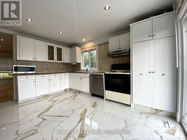 Building Photo - 16605 Jane St