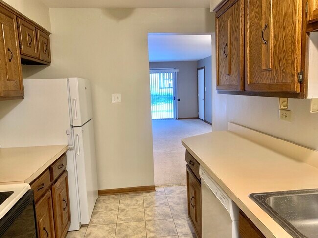 Building Photo - 9377 Bay Colony Dr