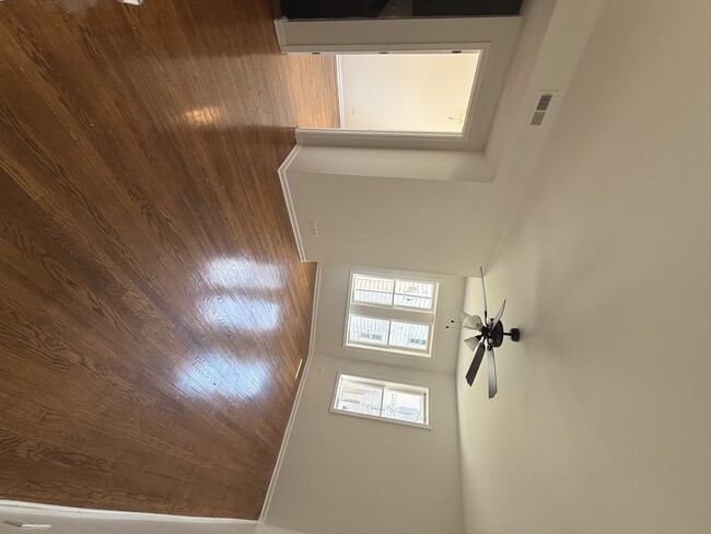 Building Photo - 5322 1/2 S Drexel Ave