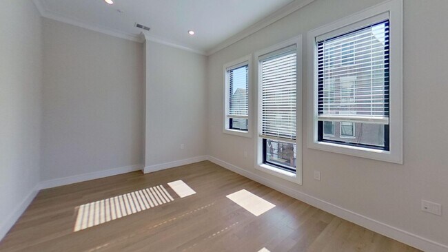 Foto del edificio - September Rent Waived! Pet Neg. Luxury Apt...