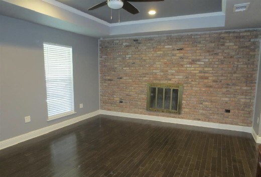 Building Photo - Country Manor Home For Rent