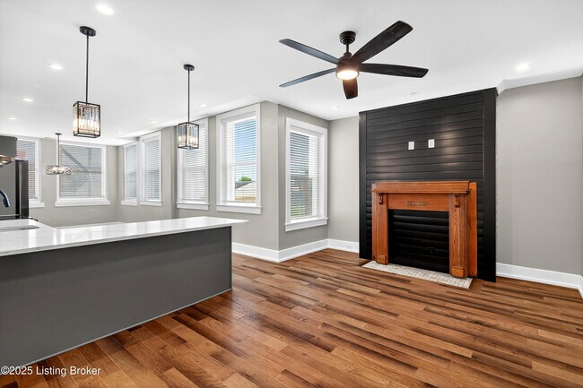 Foto del edificio - 1529 W Market St