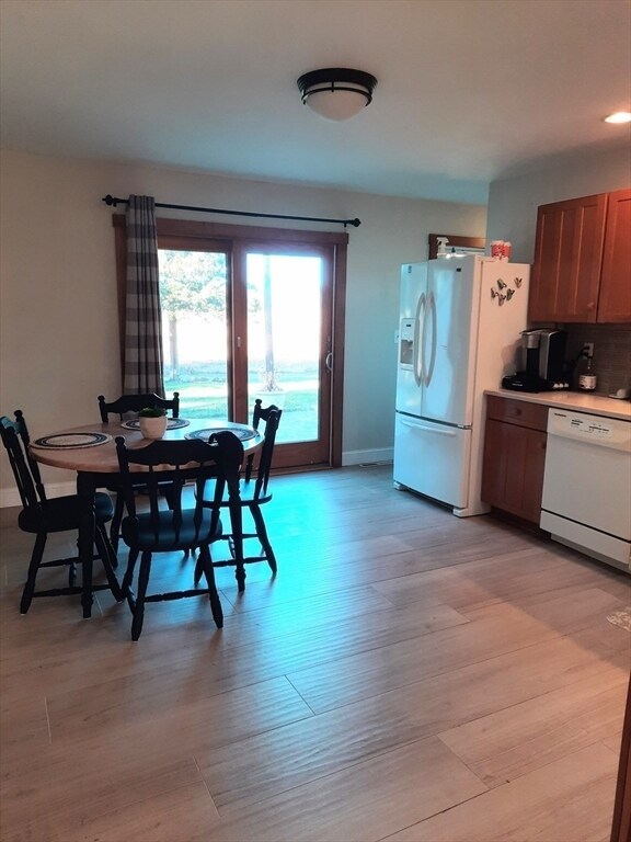 Foto del edificio - 21 Anderson Dr