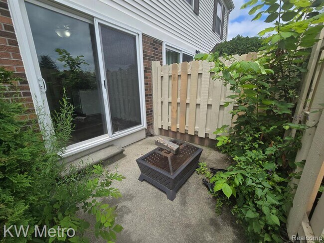 Building Photo - 44288 Providence Dr