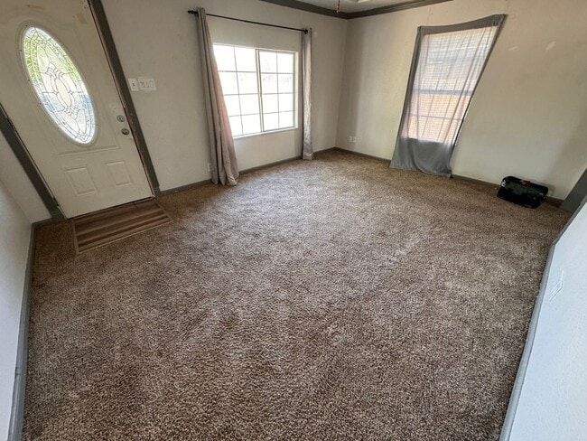 Building Photo - Adorable house for rent! With large fenced...