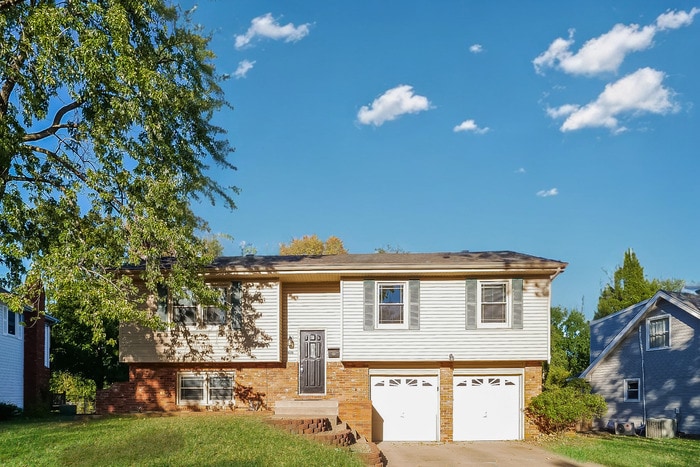 Primary Photo - Adorable Overland Park Home!