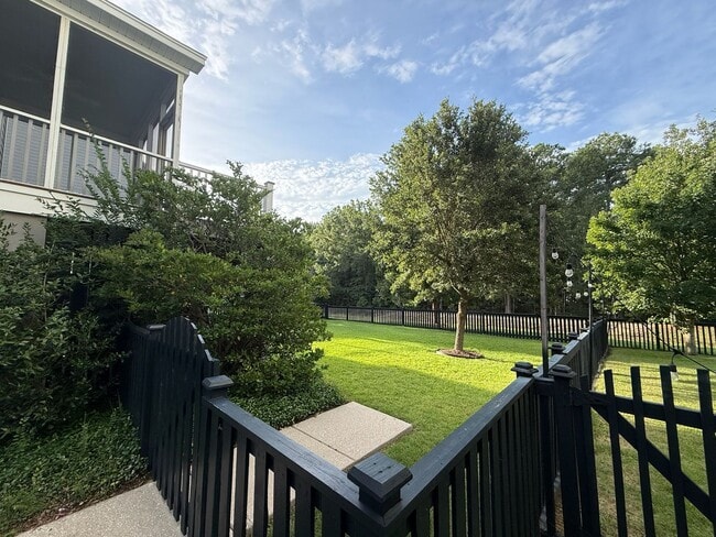 Building Photo - Available now. Amazing 4 BR/2.5 BA Home Available at Shellring at St Thomas Island!