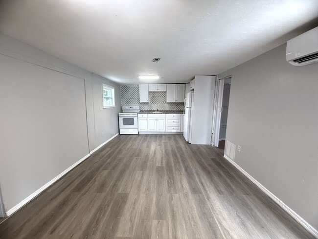 Building Photo - 8239 Suncoast Dr