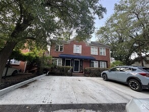 Building Photo - 1802 Banks St