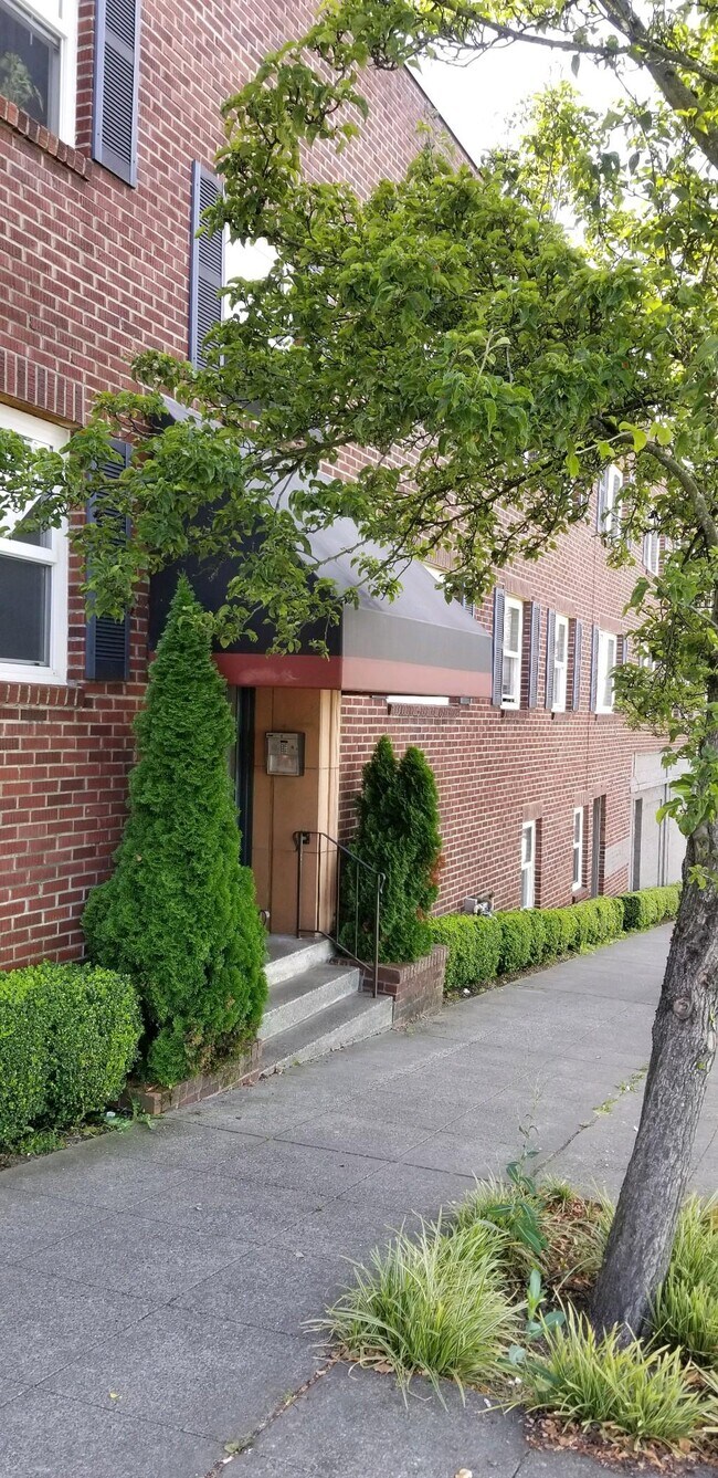 Front of building - 4215 SW Edmunds St