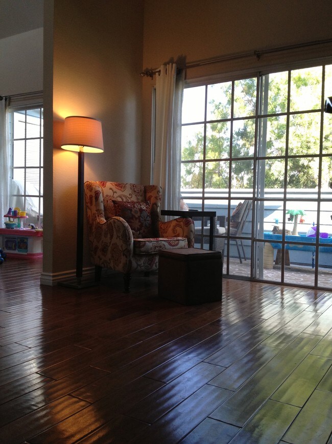 Den - View 1 - 230 S Madison Ave