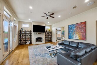 Building Photo - 11218 French Oak Ln