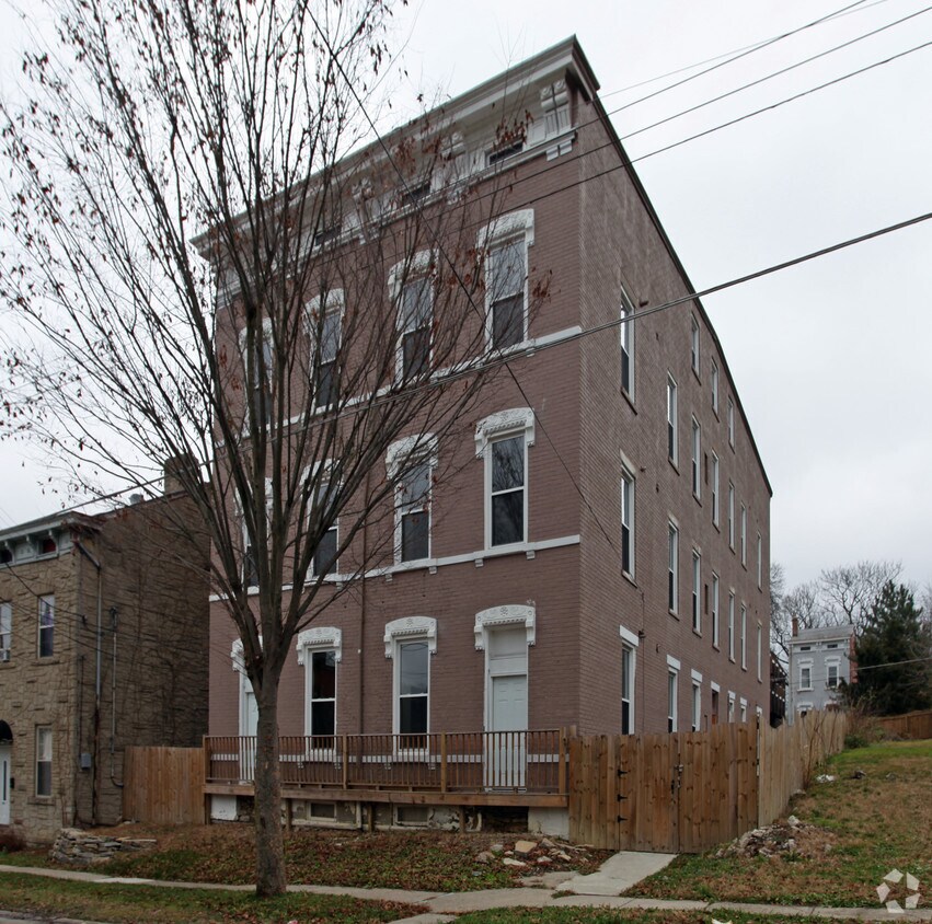 Primary Photo - 2238 Selim Ave