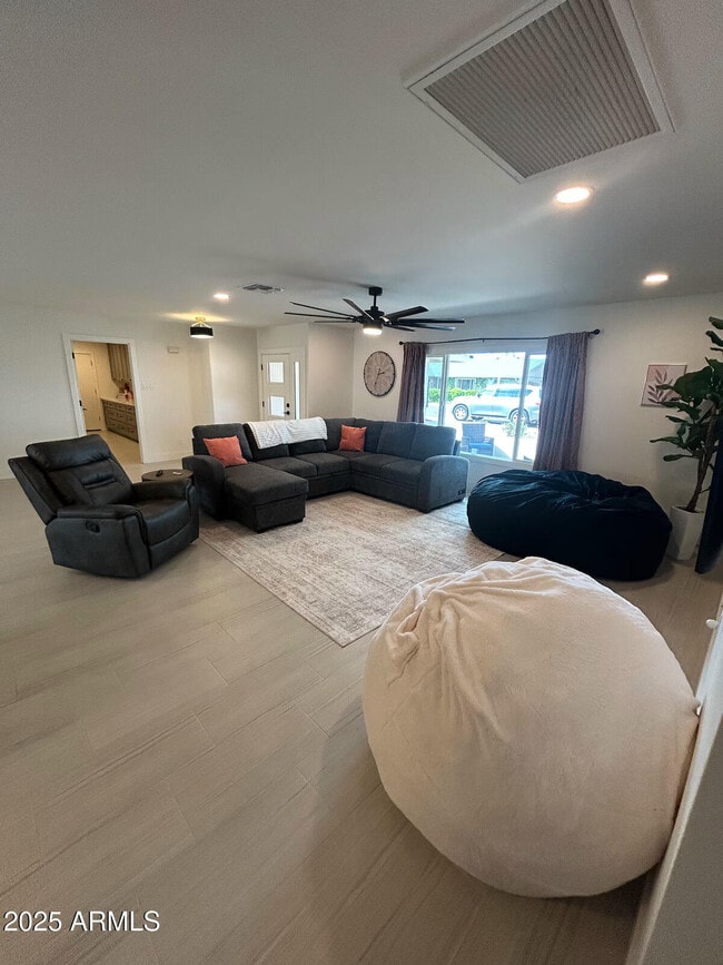 Building Photo - 8719 E Columbus Ave