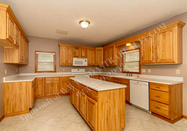 Building Photo - Spacious 3 Bed 3 Bath Home in Osawatomie-C...