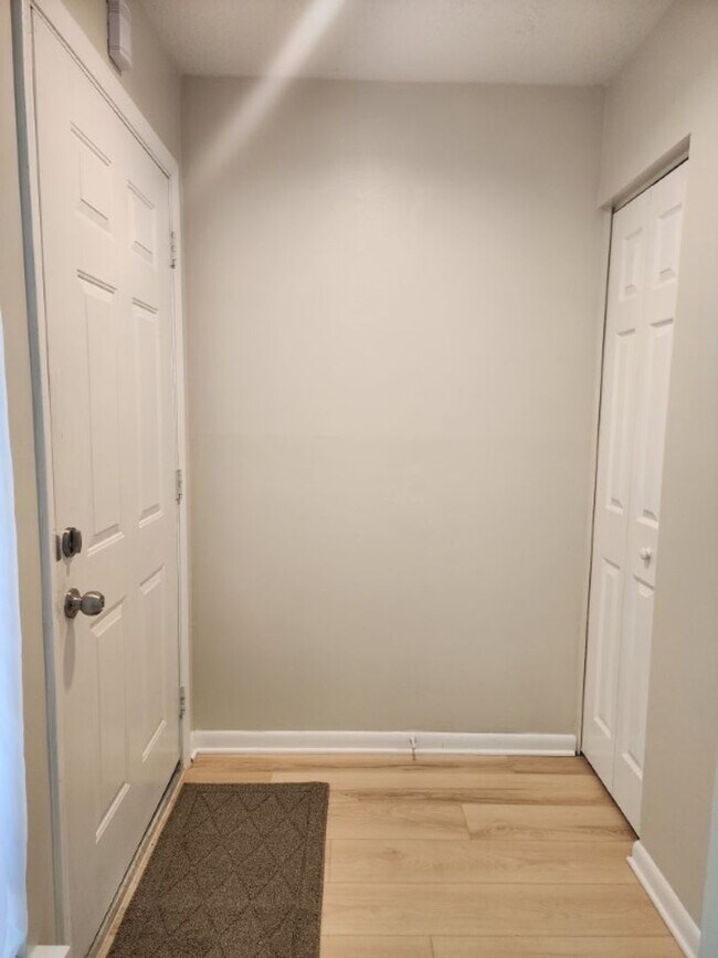 Foto del edificio - 4515 Carolyn Cove Ln S