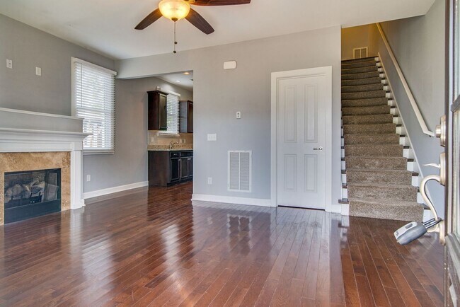 Foto del edificio - 3 bed 2.5 bath in Germantown, 1 Car Garage, Fenced Yard
